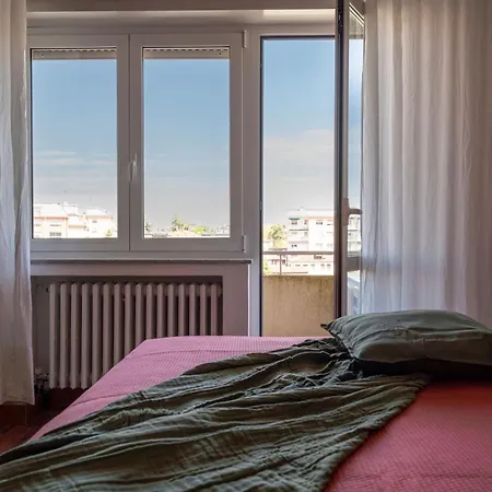 Botanica Pio X - With Private Bathroom, New Kitchen & Tram To