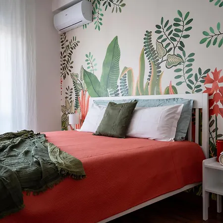 Botanic Pio X Private Bathroom, New Kitchen & Tram To Velence