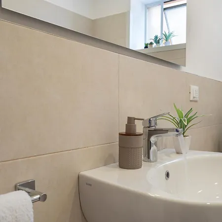 Botanica Pio X - With Private Bathroom, New Kitchen & Tram To 3* Venedig