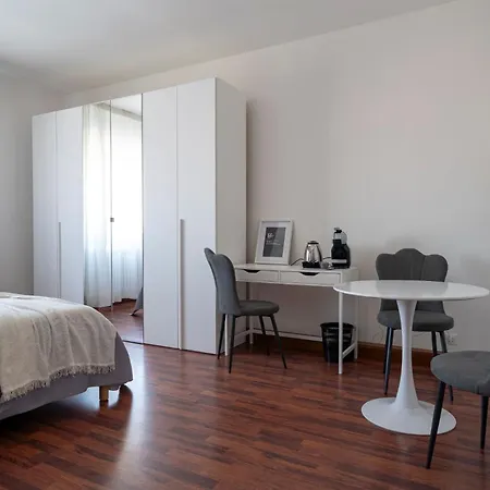 Guest house Botanica Pio X - With Private Bathroom, New Kitchen & Tram To