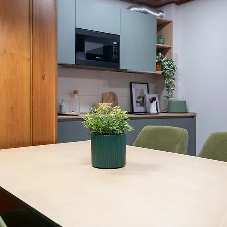 Botanic Pio X Private Bathroom, New Kitchen & Tram To