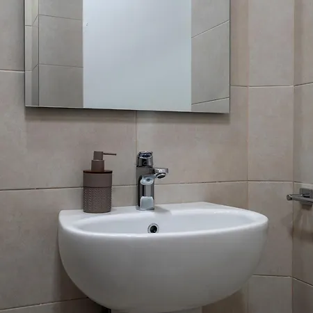 Botanica Pio X - With Private Bathroom, New Kitchen & Tram To Guest house 3*