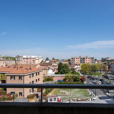 Botanica Pio X - With Private Bathroom, New Kitchen & Tram To Gasthof Venedig